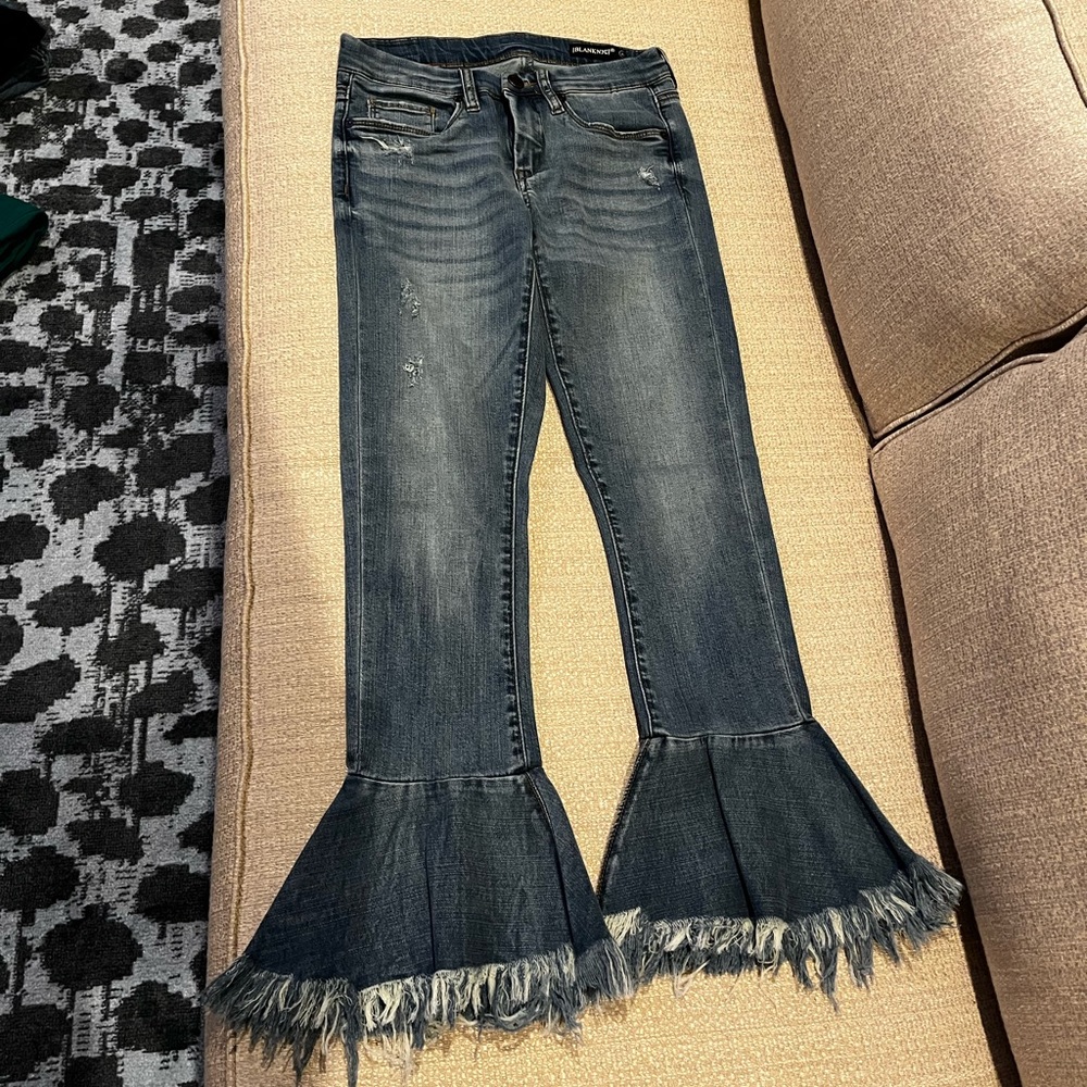 BlankNYC Fancy That Flare Fray Medium Wash Size 25